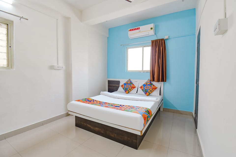 Egyptian cotton sheets, premium bedding, free WiFi, bed sheets