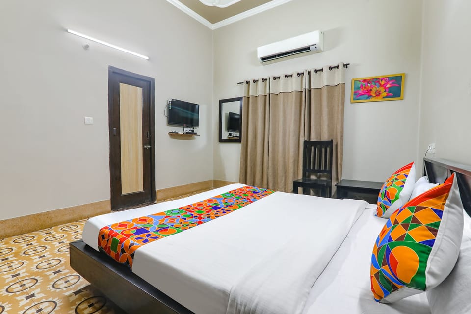 Egyptian cotton sheets, premium bedding, in-room safe, free WiFi