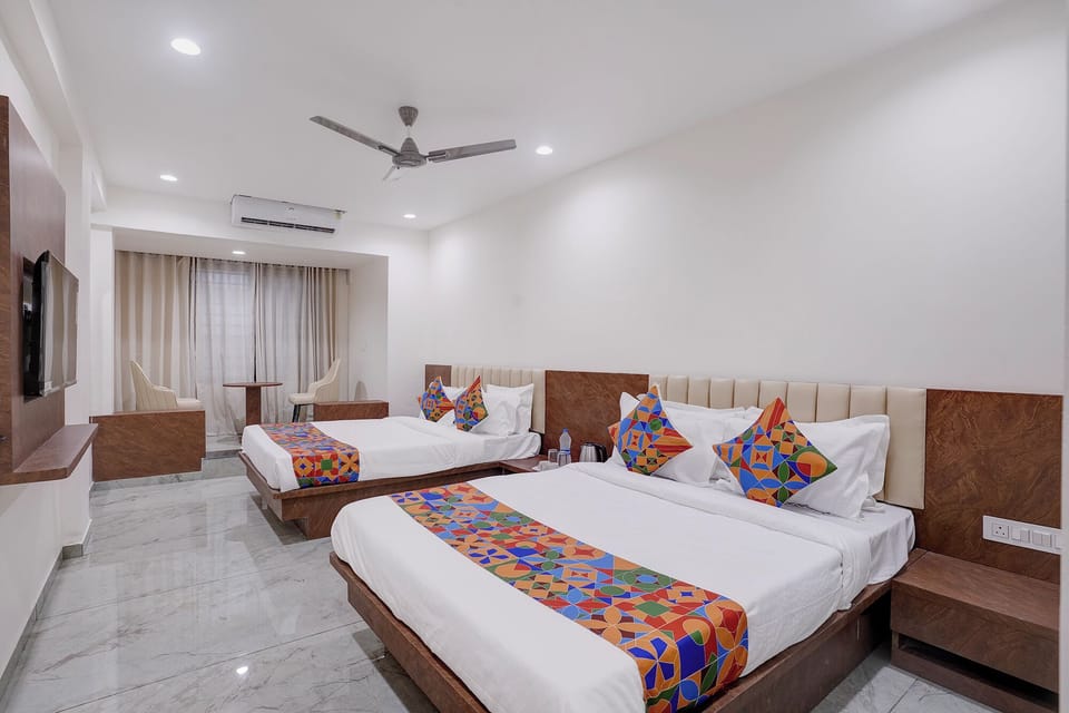 Egyptian cotton sheets, premium bedding, in-room safe, free WiFi