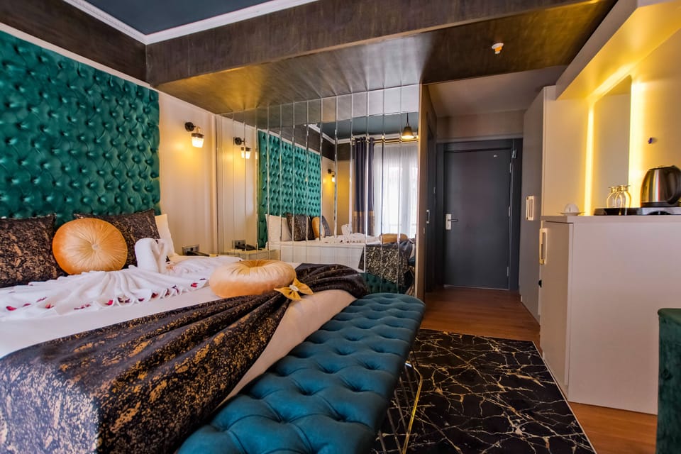 Deluxe Room | Premium bedding, minibar, in-room safe, individually decorated