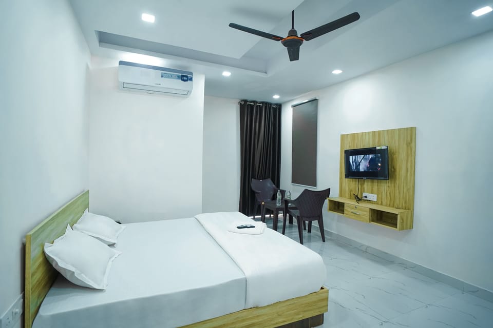 Deluxe Double Room | Soundproofing, free WiFi, bed sheets