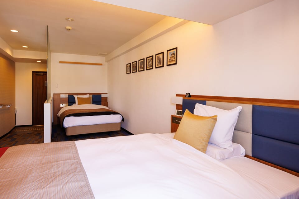 Deluxe Suite | Premium bedding, down comforters, memory foam beds, in-room safe