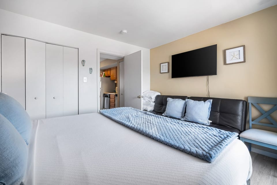 Futon/Couch opens up into Double Bed.  50" Smart TV in Bedroom.  
