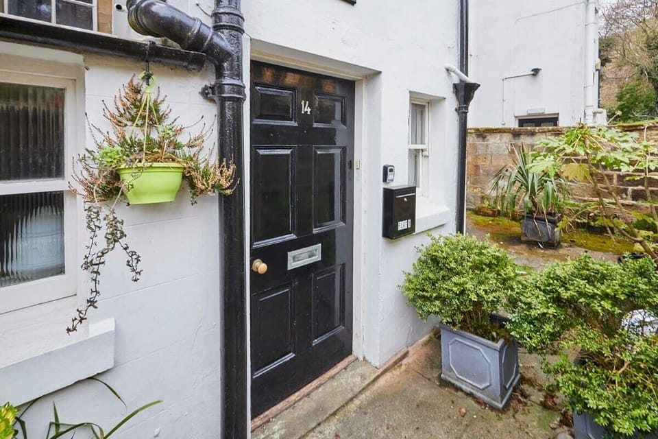 Scoresby Place, Whitby - Host & Stay