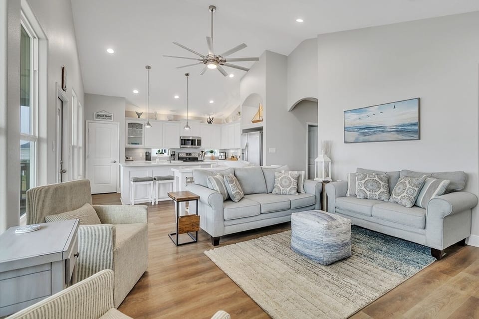 House, 4 Bedrooms | Living area | Smart TV