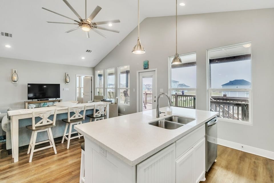 House, 4 Bedrooms | Private kitchen | Fridge, oven, coffee/tea maker, toaster