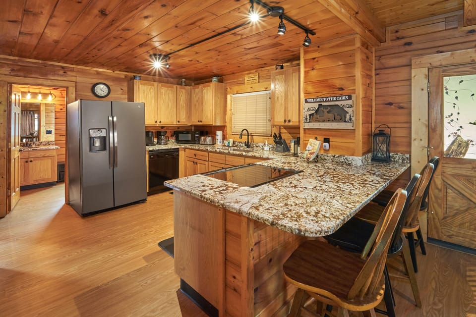 View of kitchen and island/bar - View of kitchen and island/bar