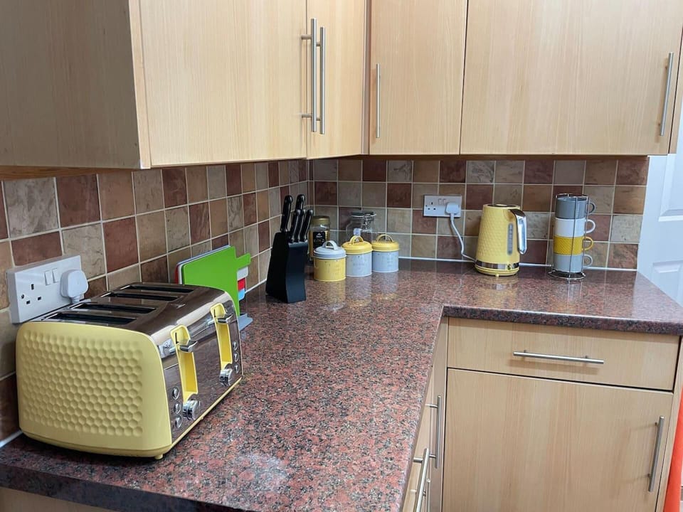 House | Private kitchen | Fridge, microwave, oven, stovetop