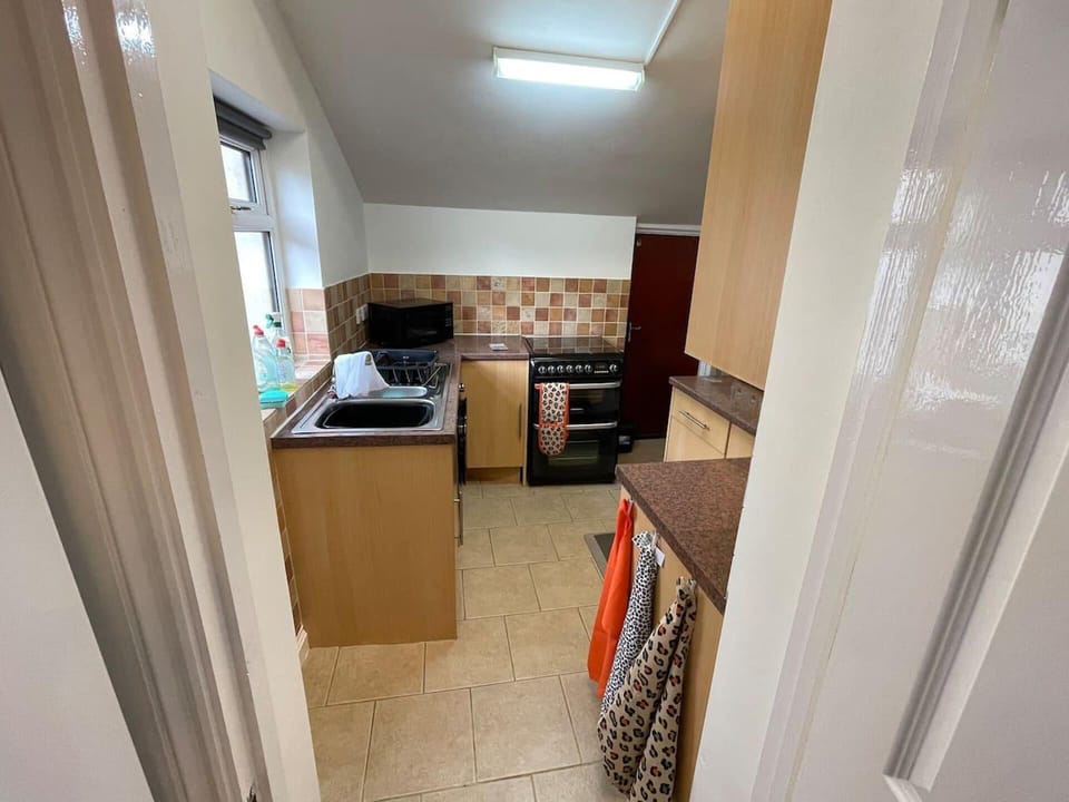 House | Private kitchen | Fridge, microwave, oven, stovetop