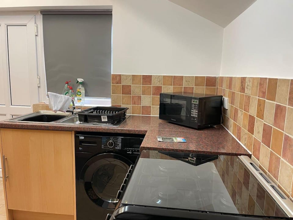 House | Private kitchen | Fridge, microwave, oven, stovetop