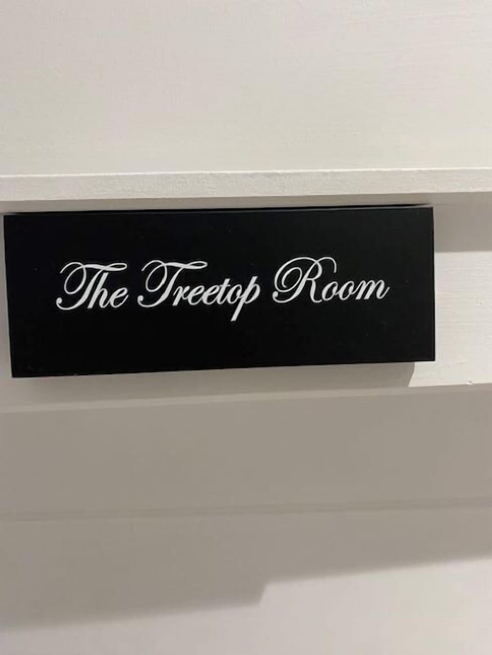 Luxury Suite | Blackout drapes, WiFi (free), bed sheets