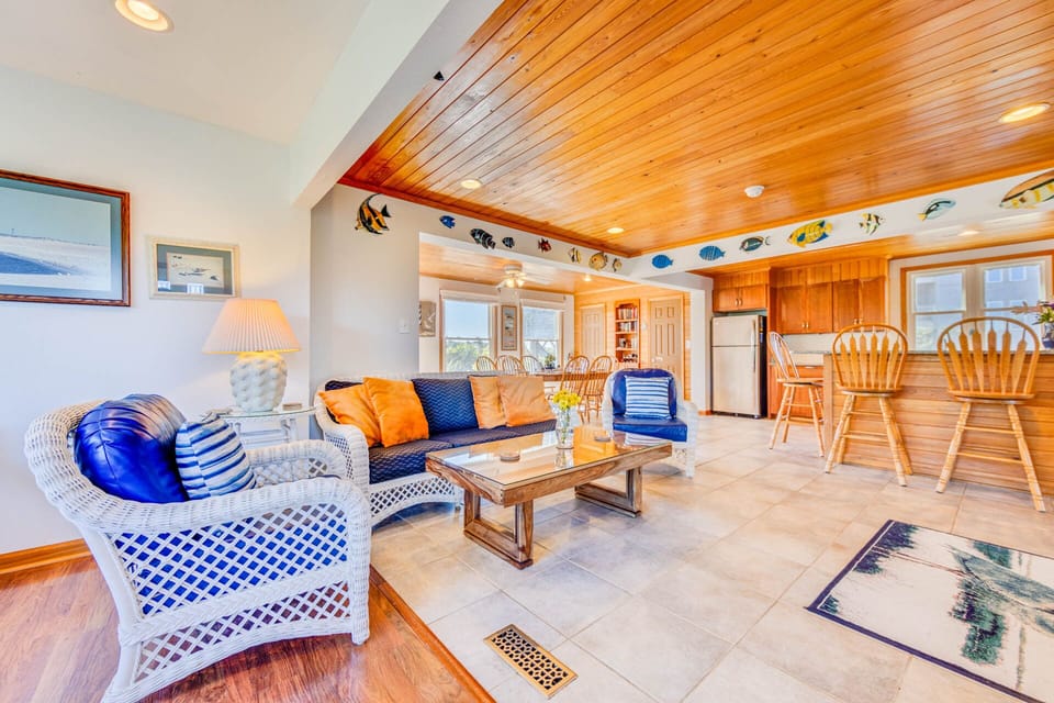 12-Surf-Or-SOund-Realty-1114-Blue Heaven-1st Floor Great Room-2
