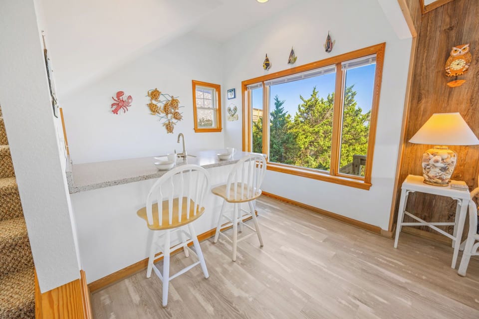 Surf or Sound Realty - 1114 - Blue Heaven - Dining Area -4