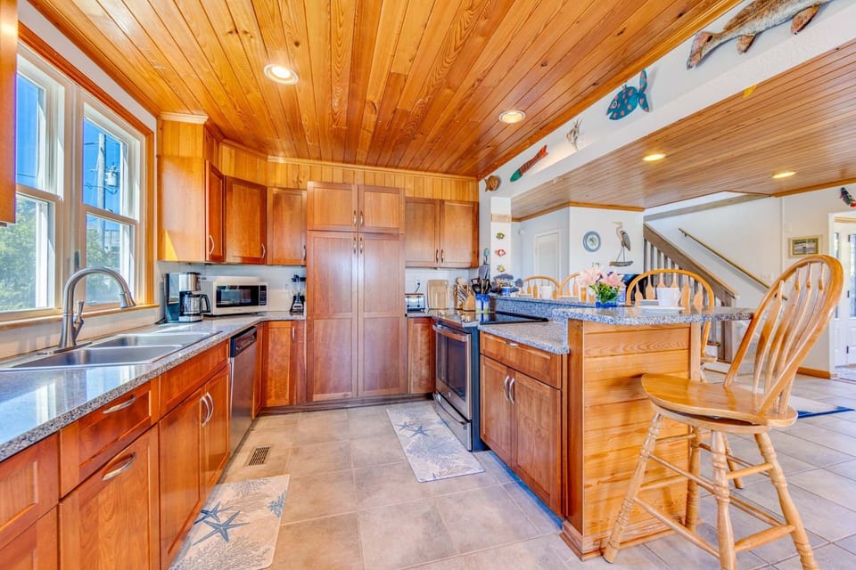 18-Surf-Or-SOund-Realty-1114-Blue Heaven-1st Floor Kitchen-1