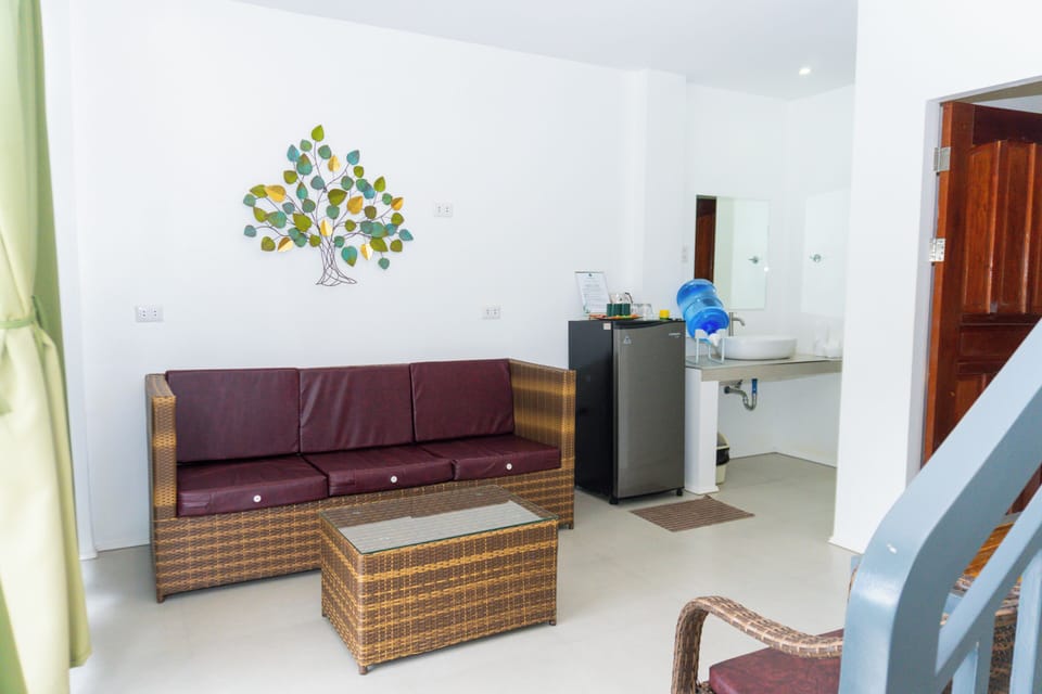 Family Apartment | Desk, WiFi (free), bed sheets
