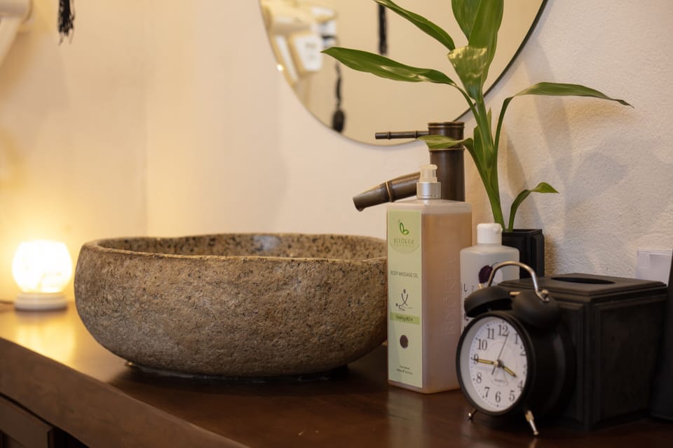 Hot stone massages, Swedish massages, prenatal massages, Thai massages