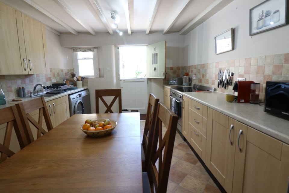 Kitchen, with coffee machine!
