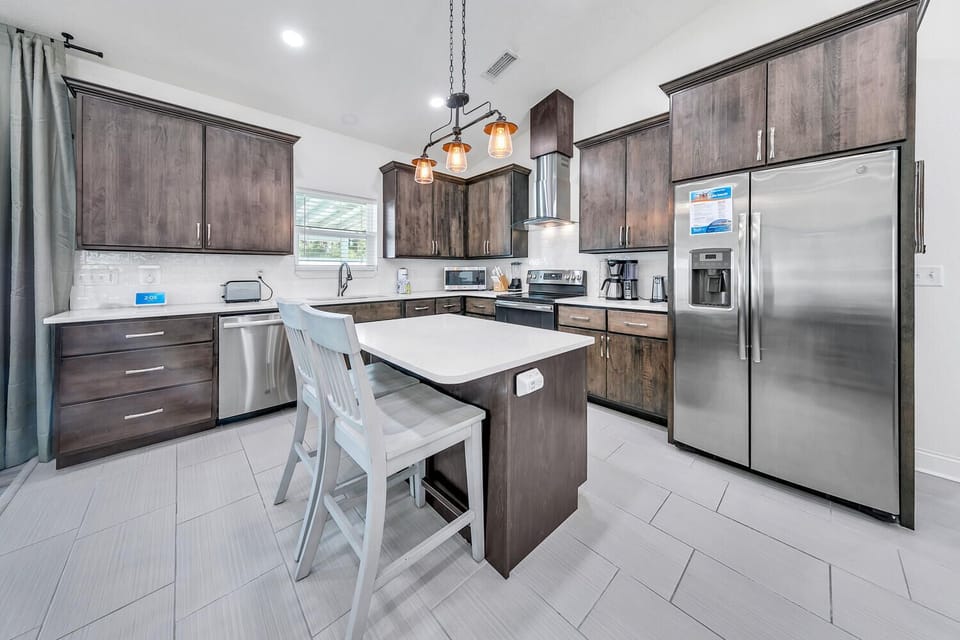 Kitchen with eat-in bar seating