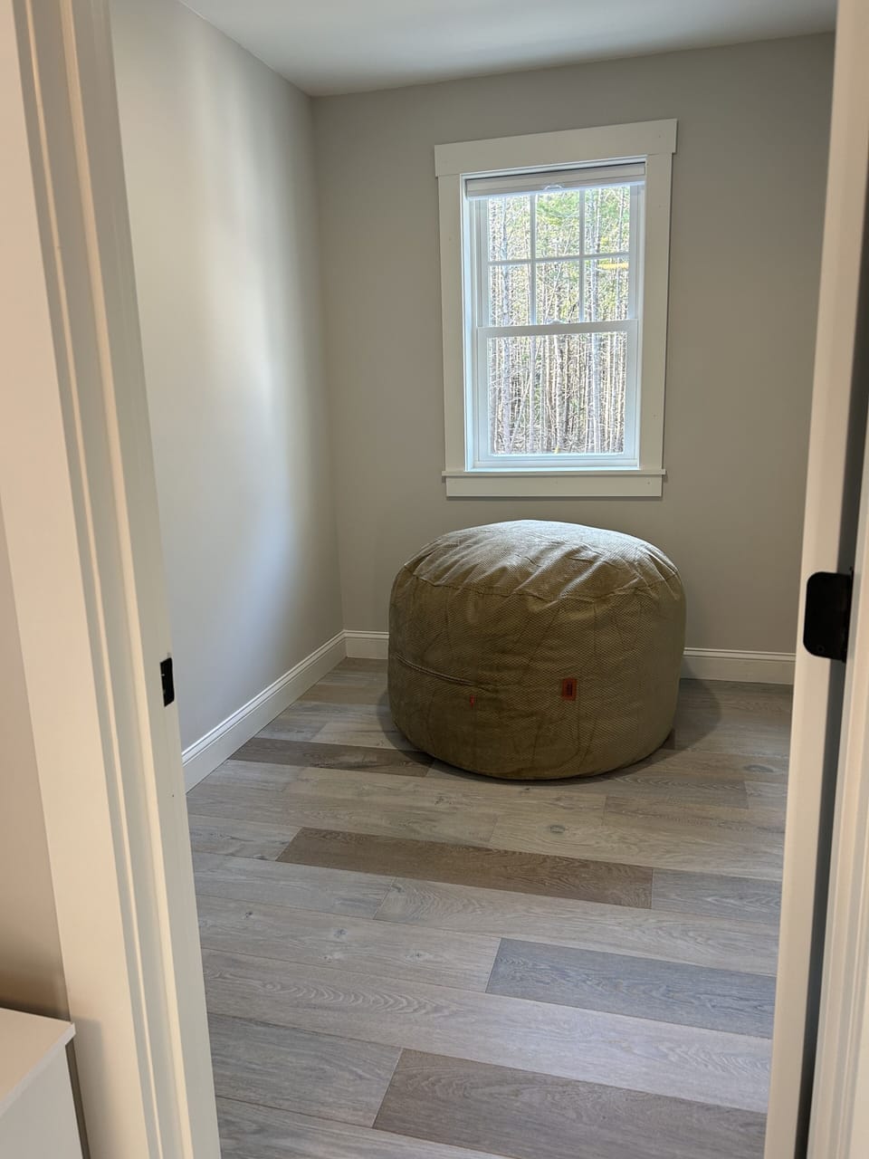 Full cordory beanbag turns into a 5th bed if needed