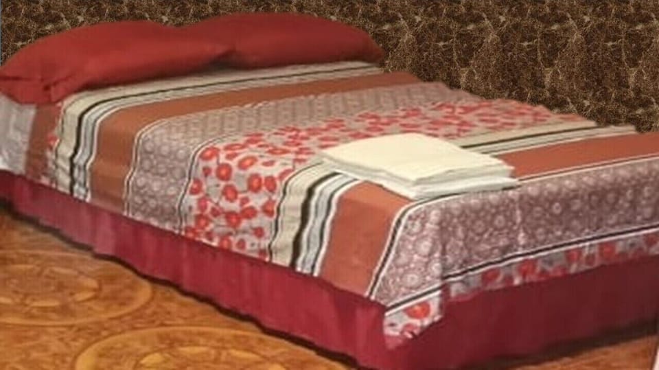 3 bedrooms, blackout drapes, iron/ironing board (on request)