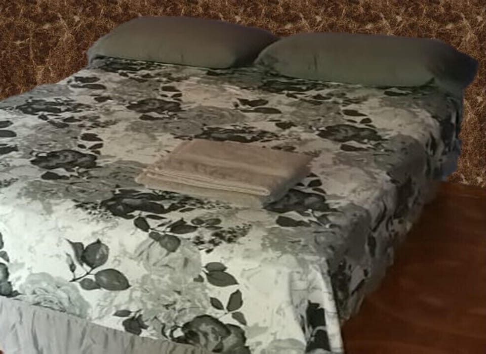 3 bedrooms, blackout drapes, iron/ironing board (on request)