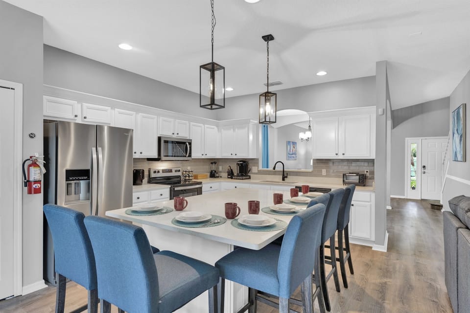 Huge fully stocked kitchen