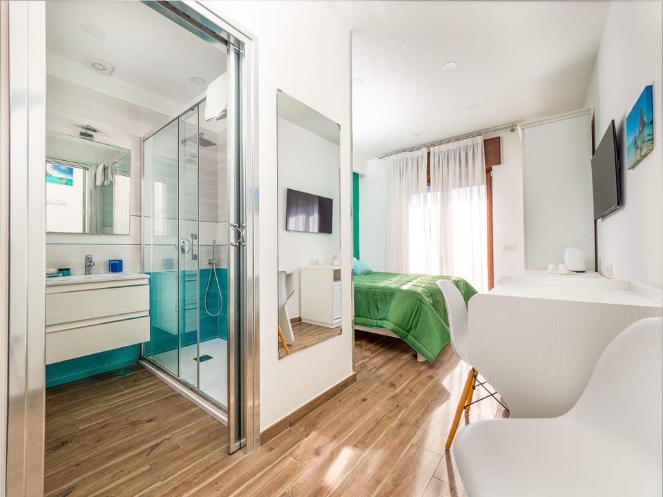 Deluxe Room | Down comforters, free WiFi, bed sheets