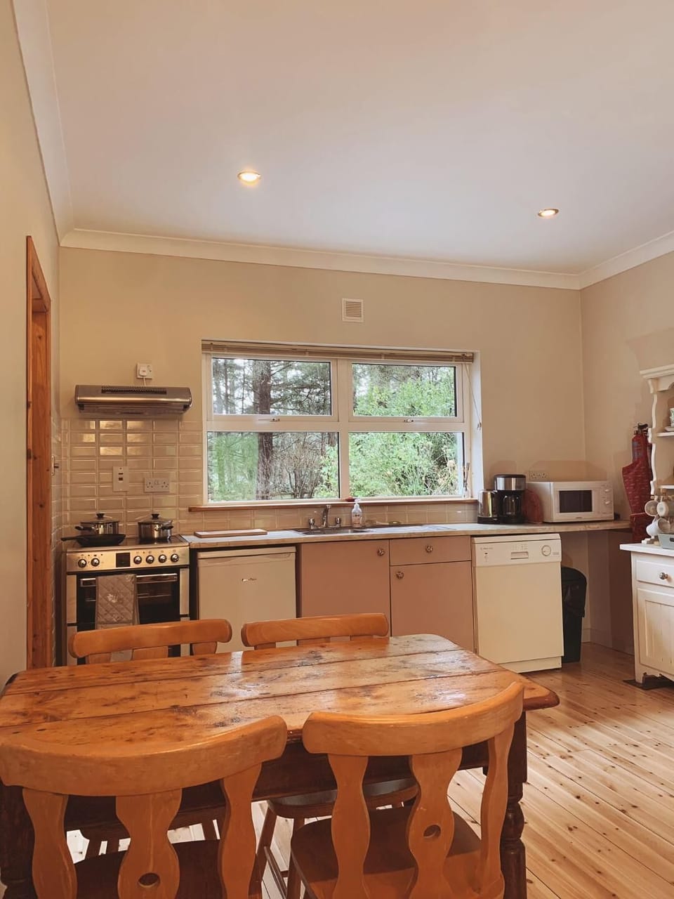 Family Chalet, 2 Bedrooms, Ensuite | Shared kitchen | Highchair