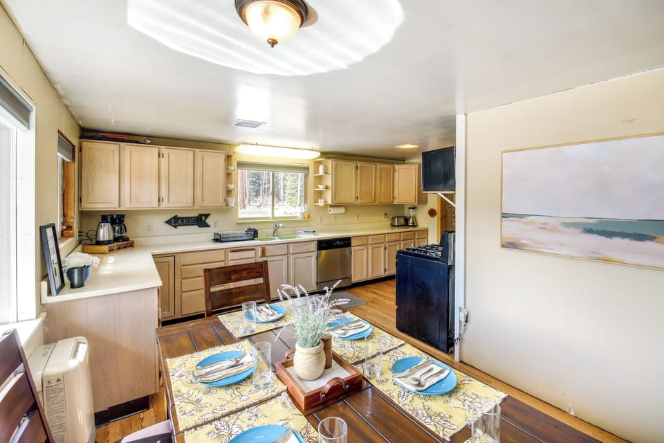 Dining Area | Dishware/Flatware