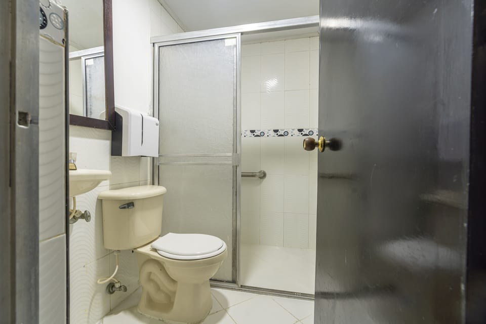 Standard Twin Room | Bathroom | Shower, towels, soap, toilet paper
