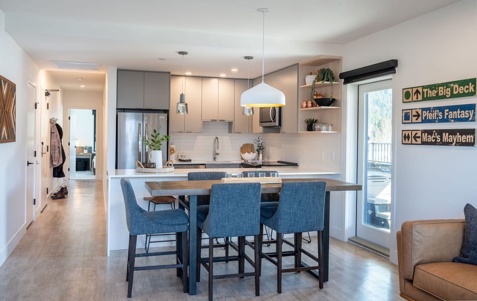 Condo | Private kitchen | Coffee/tea maker, full-size fridge, microwave, oven