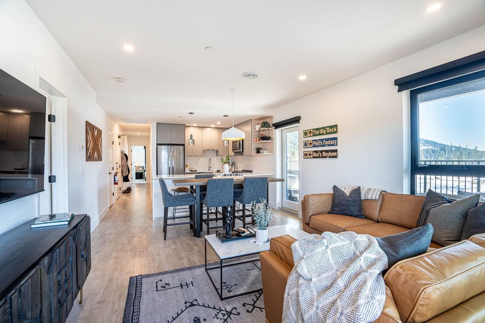 Condo | Living area | 40-inch Smart TV with digital channels, TV