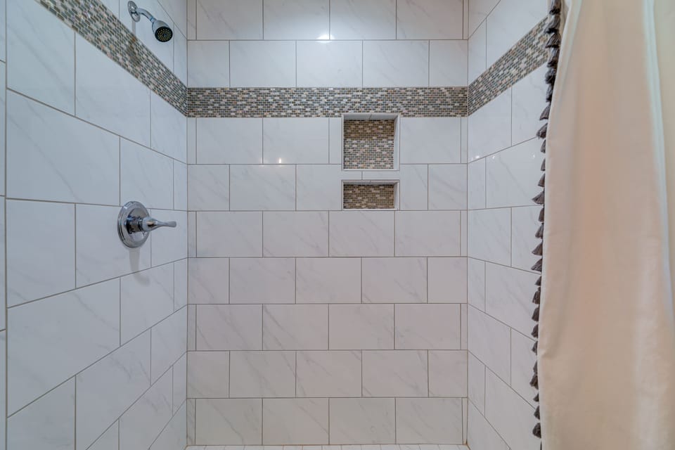 En-Suite Bathroom | Main Level | Towels Provided