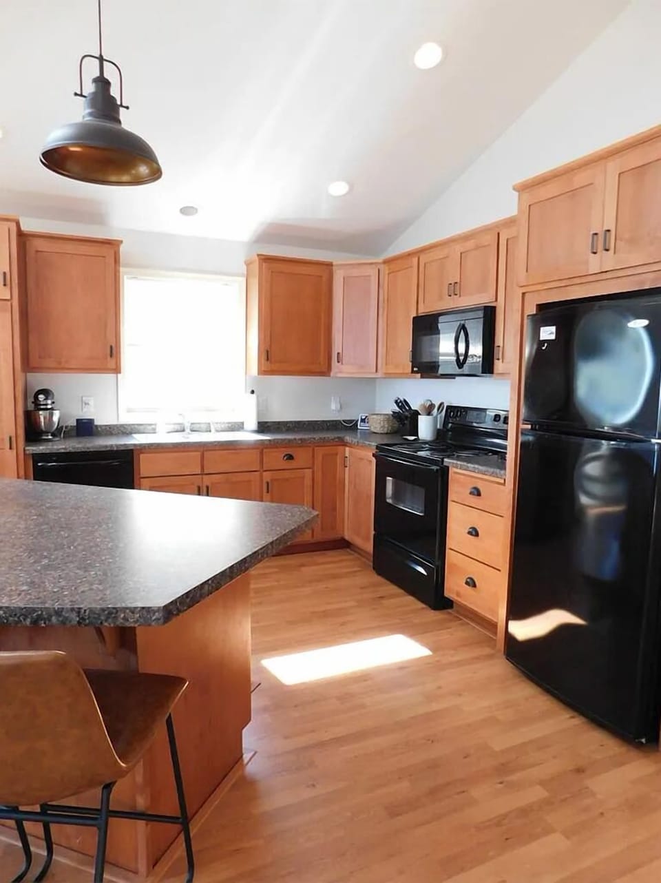Fully equipped kitchen with everything you need for family meals on your vacation in Door County!