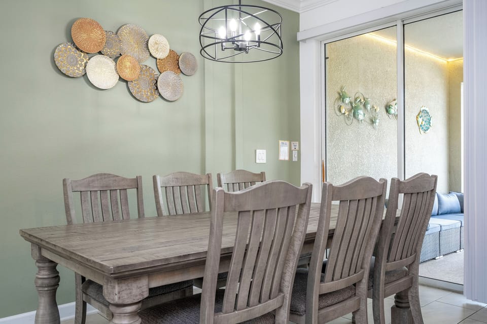 An elegant and warm style, our dining area is perfect for quality time with your loved ones, while you prepare the most delicious plate at out equipped kitchen.