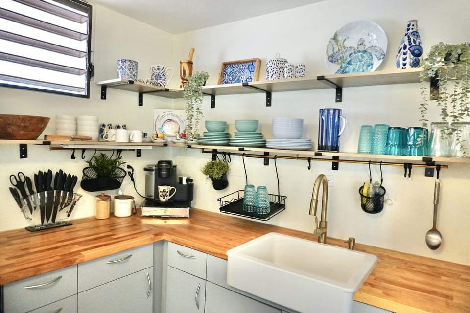 Fully equipped kitchen with gas stove, oven, refrigerator, microwave