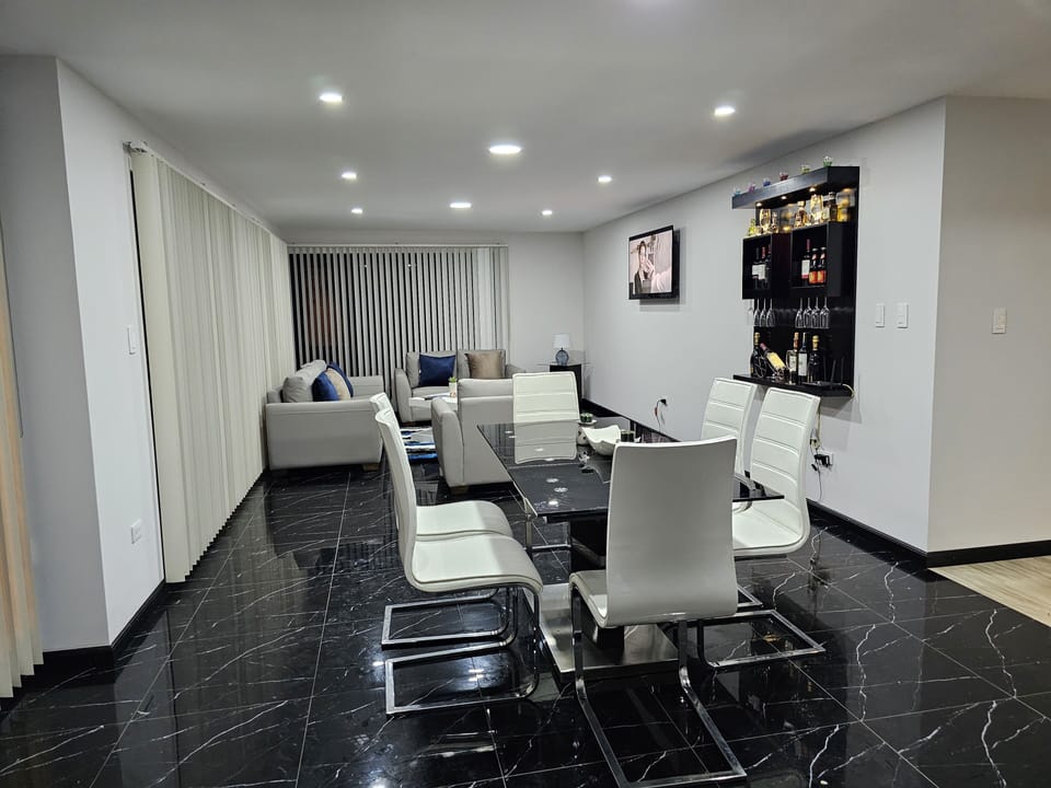 Deluxe Apartment | In-room dining