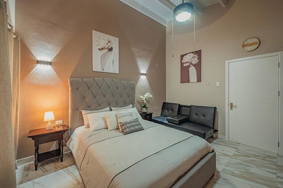 Villa de Leon, suitable for 14 persons. 5 bedrooms, 5 bathrooms (139)