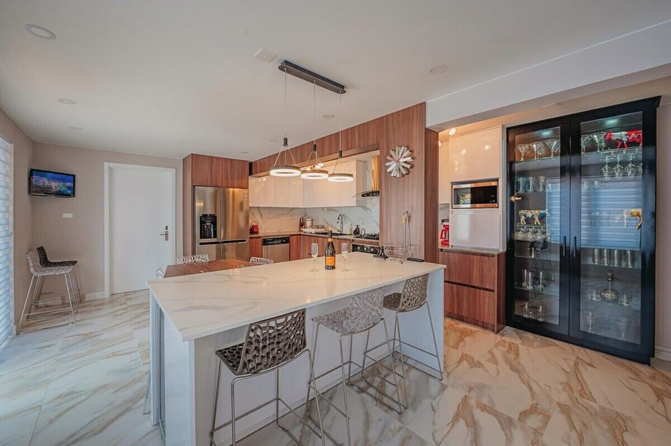 Villa de Leon, suitable for 14 persons. 5 bedrooms, 5 bathrooms (131)