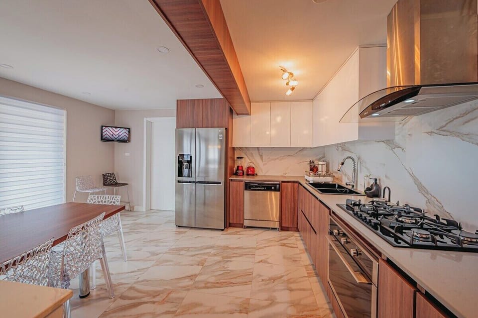 Villa de Leon, suitable for 14 persons. 5 bedrooms, 5 bathrooms (125)