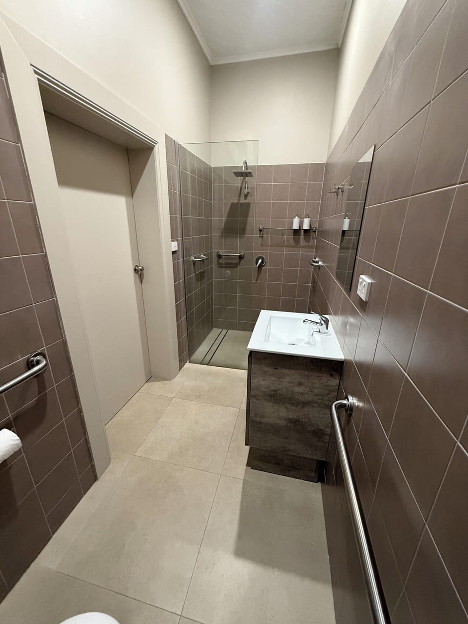 Deluxe Room, 1 King Bed, Private Bathroom | Bathroom