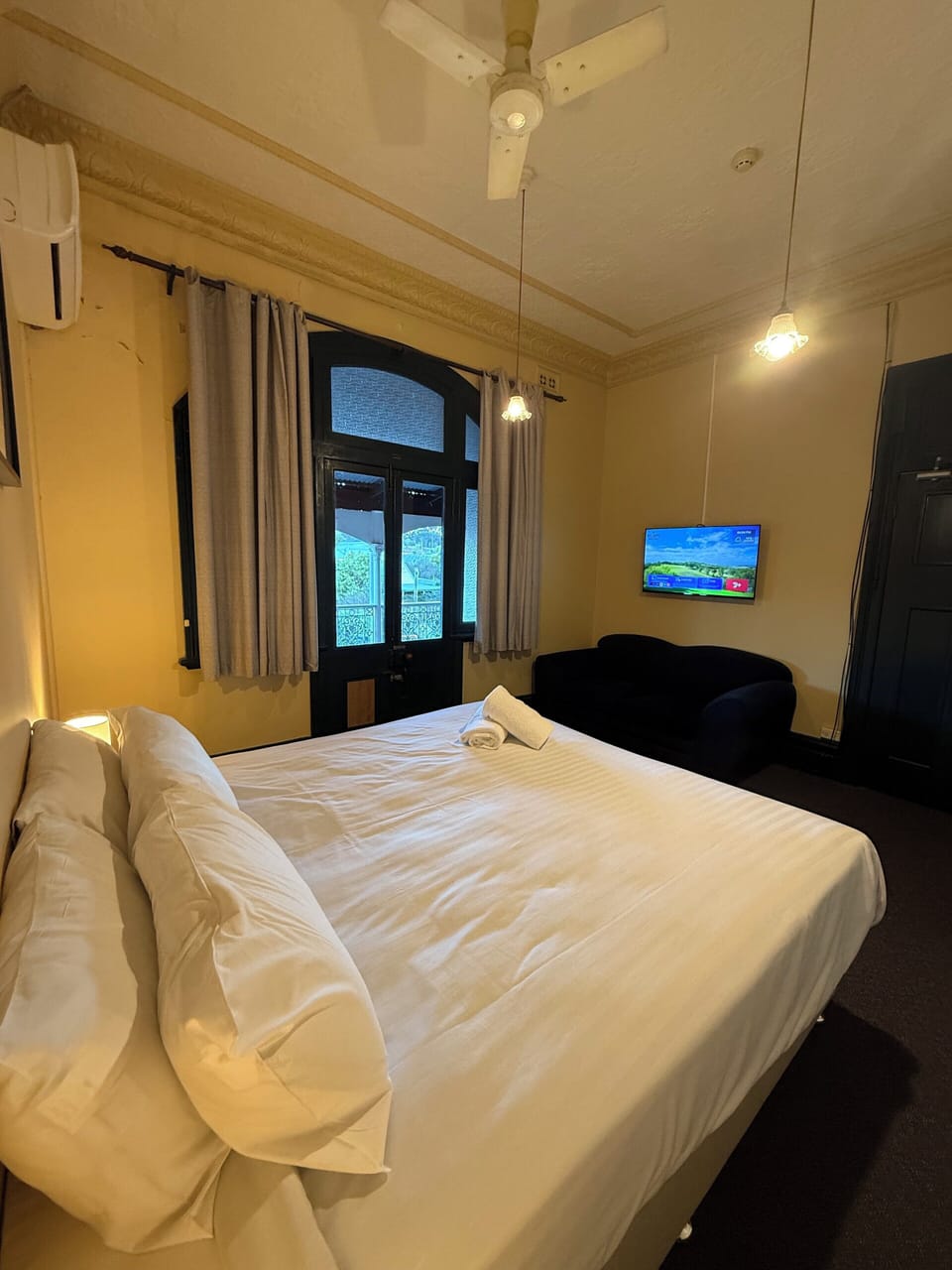 Comfort Room | WiFi (free), bed sheets