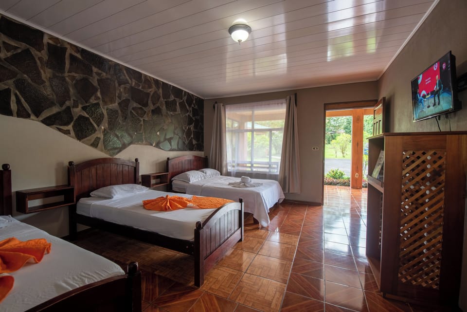 Family Room | Select Comfort beds, WiFi, bed sheets, wheelchair access