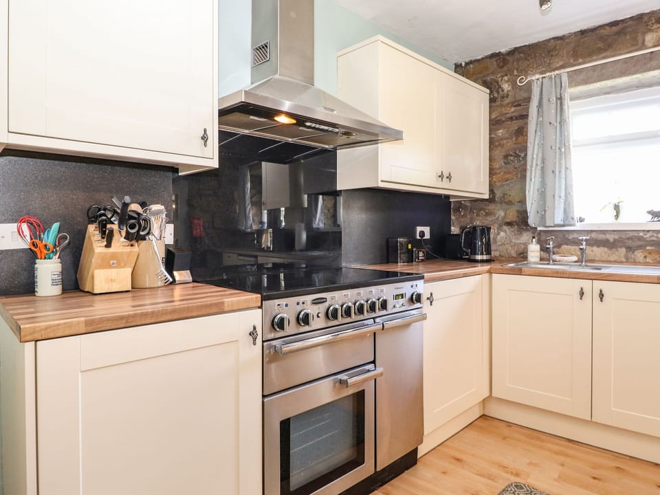 Dishwasher, cookware/dishes/utensils