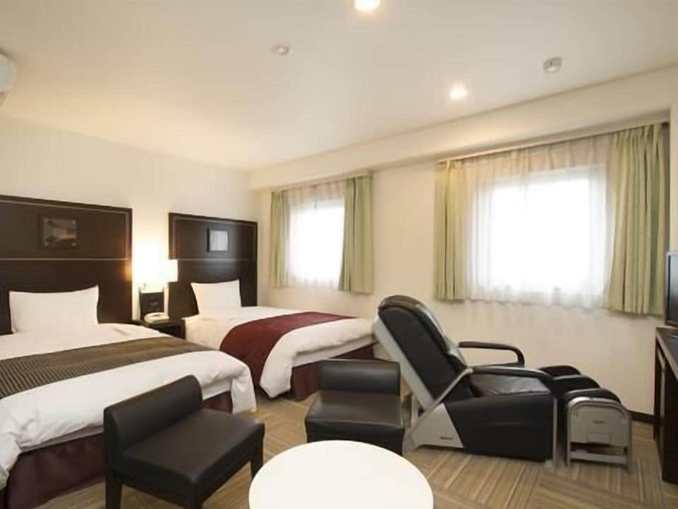 Desk, blackout drapes, iron/ironing board, free WiFi