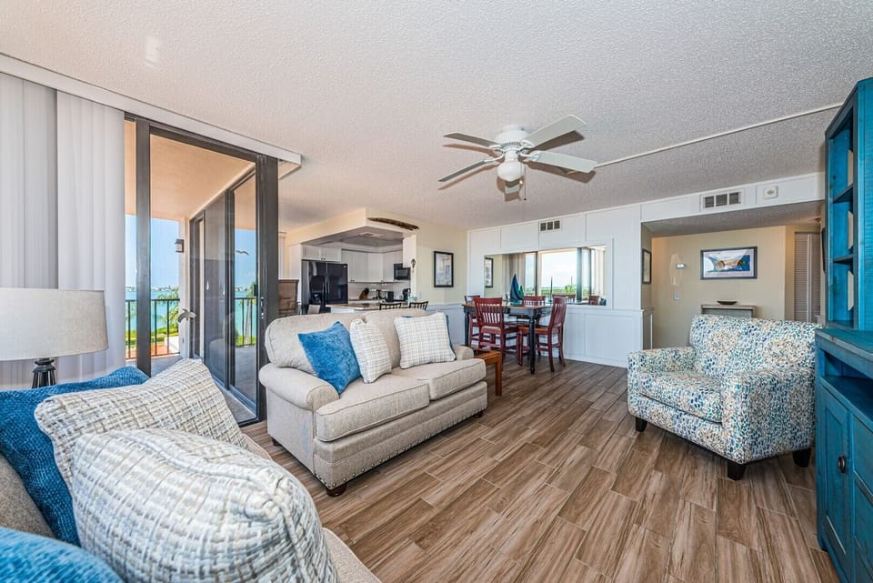 33-web-or-mls-Living Room 4-2