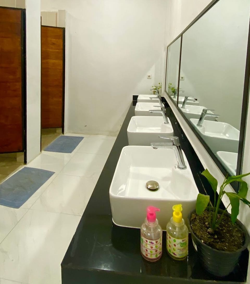 Deluxe Double Room | Bathroom | Towels