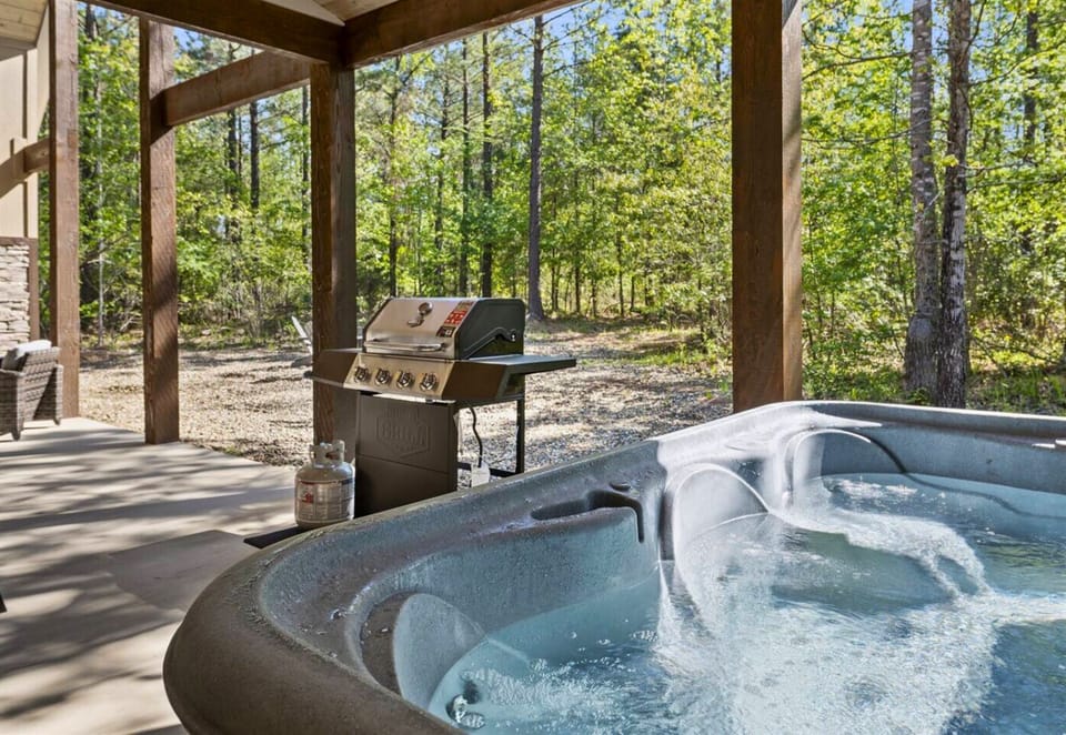 Ready to show off your grilling skills? This spacious patio is fully equipped for a BBQ feast amidst the whispering trees