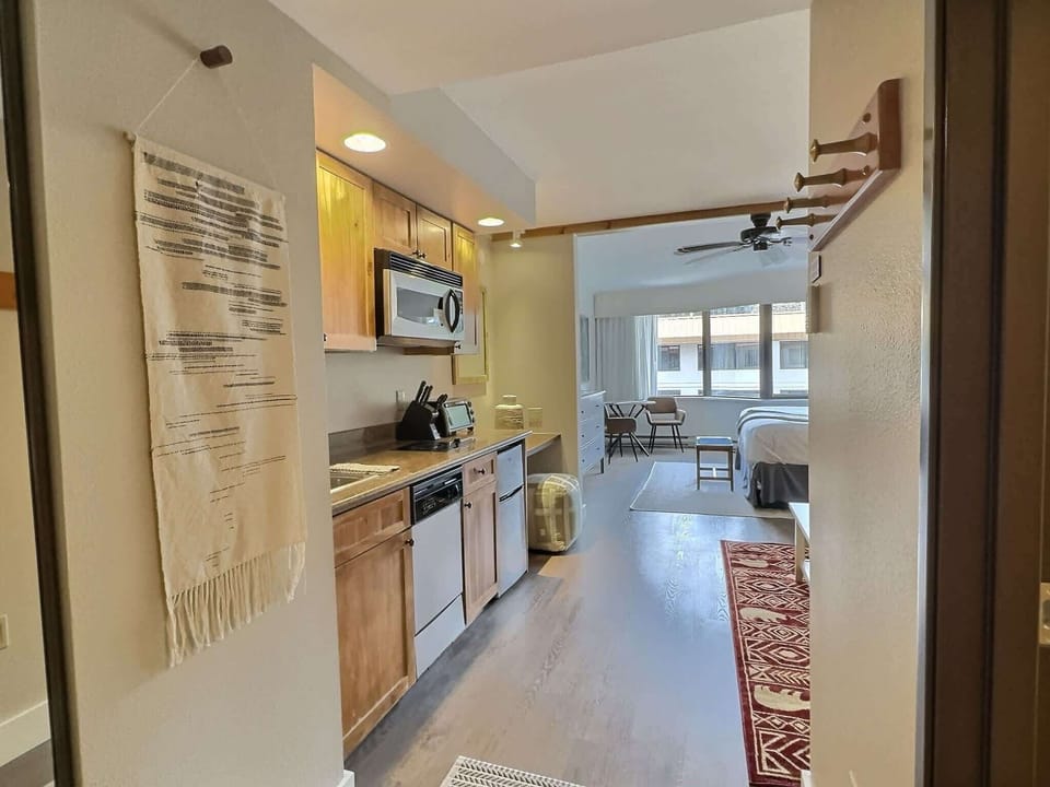 【Welcome View】Your updated Grand Lodge base — 3min to the lift, steps from the pool