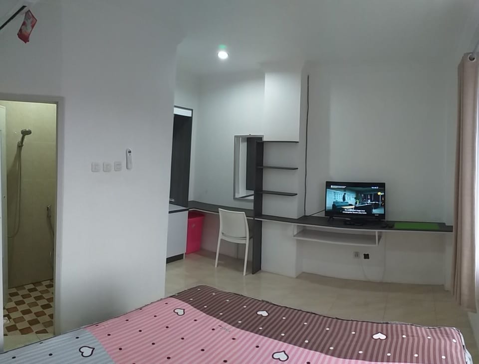 Deluxe Double Room | Desk, laptop workspace, free WiFi, bed sheets